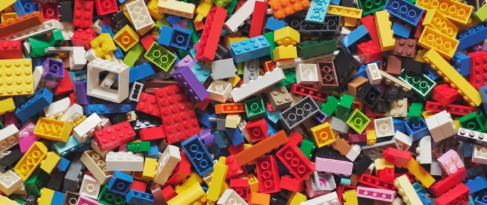 LEGO fait du pied aux adultes
