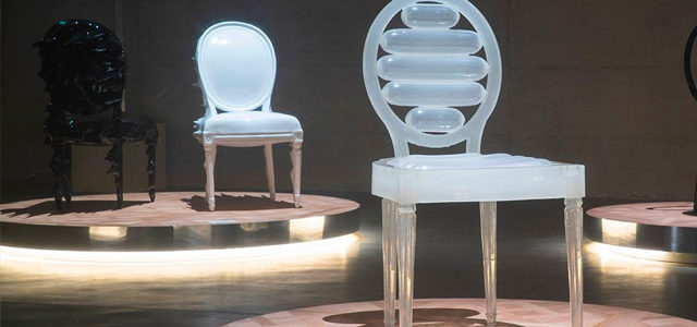 17 artistes revisitent la chaise médaillon de Dior