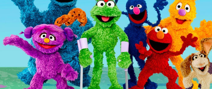 Sesame Street présente son nouveau muppet réfugié et handicapé