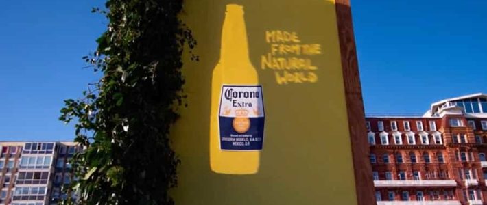 Bières Corona : une affiche qui utilise la lumière du soleil